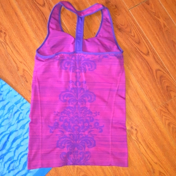 (M)🔥Bundle🔥 of 2 Tank Tops 1 Adidas 1 Climawear Active Tank Top - Picture 6 of 13